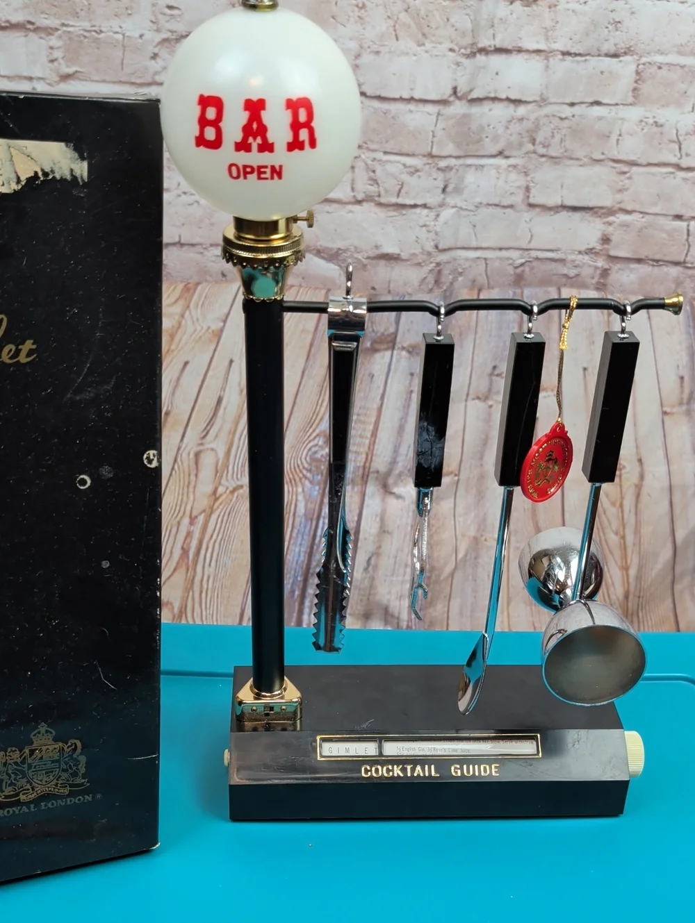 1968 Royal London Cocktail Guide w Accessories Stand Bar Scrolling Bar Open Box